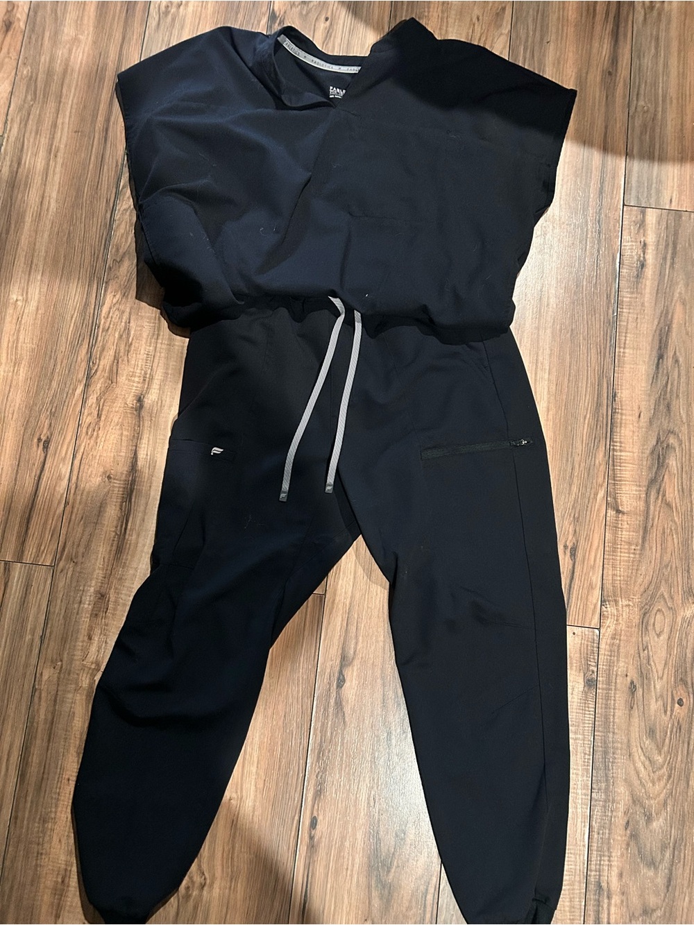 Fabletics Black Women's scrub set with Drawstring